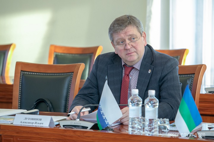Лутовинов 1.jpg Лутовинов 1.jpg